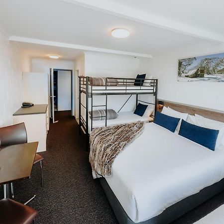 Falls Creek Hotel Bagian luar foto