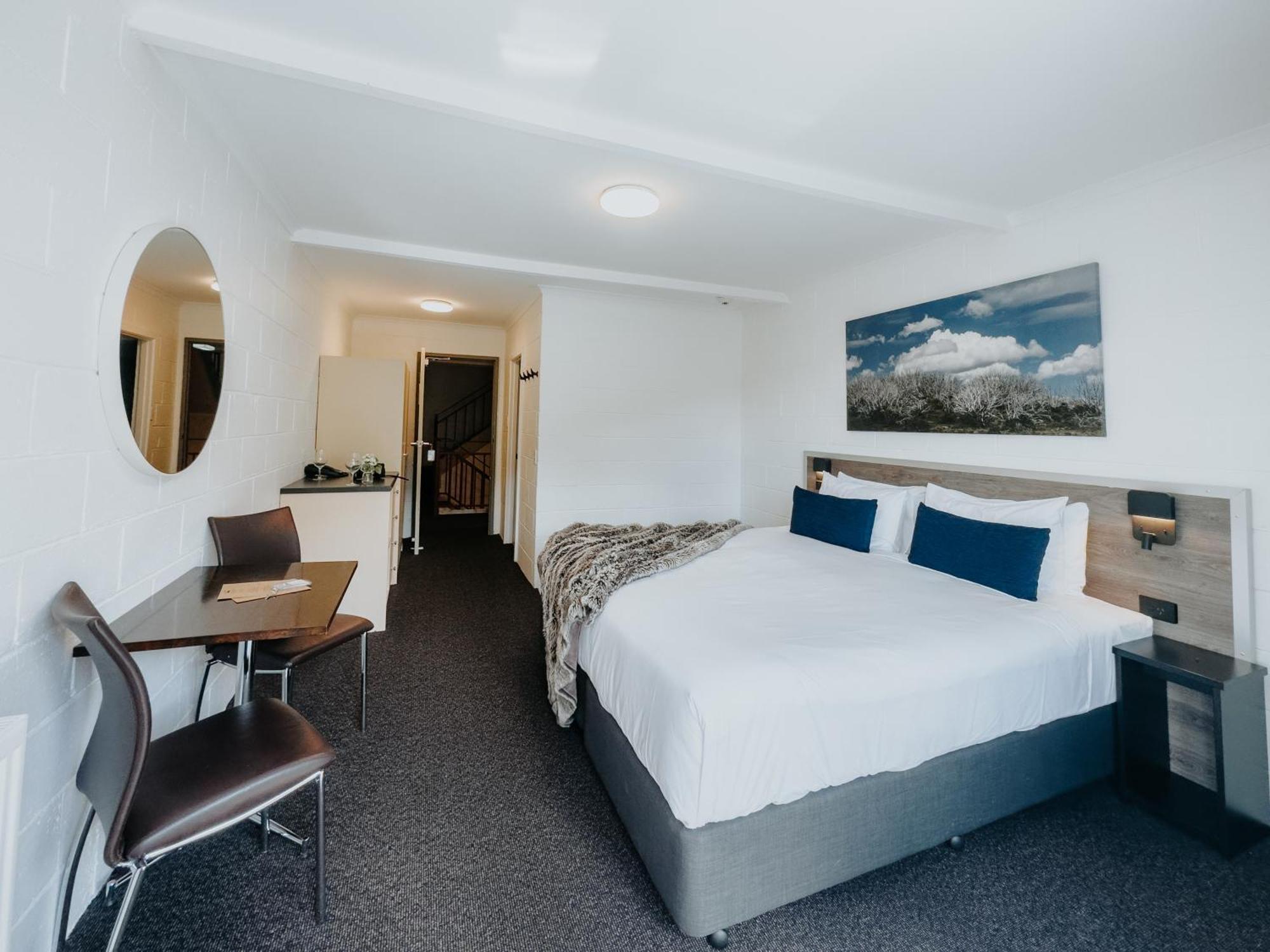 Falls Creek Hotel Bagian luar foto