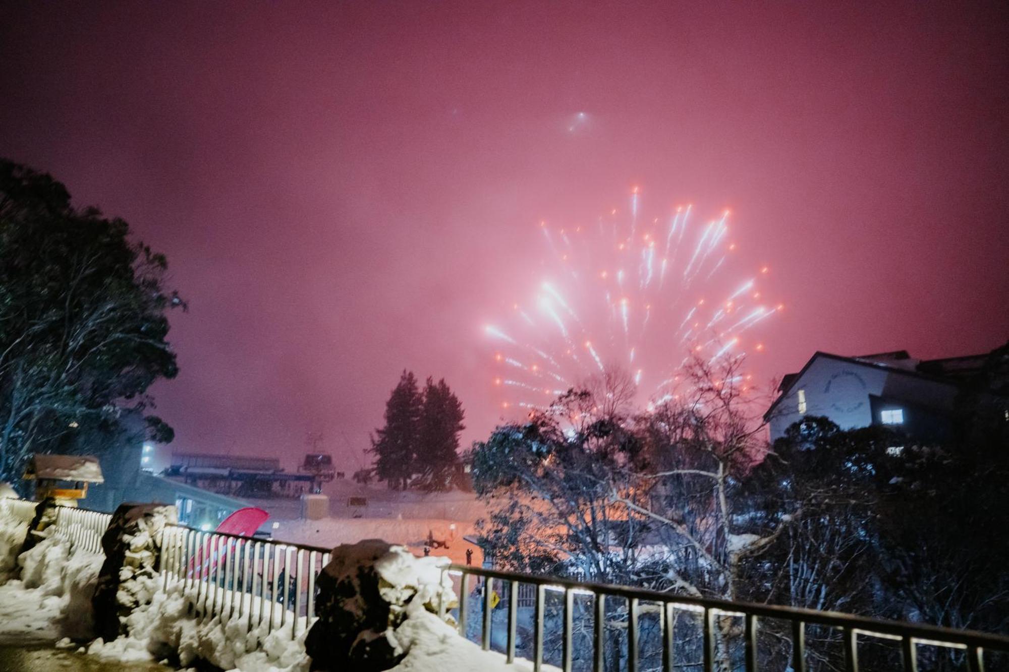 Falls Creek Hotel Bagian luar foto