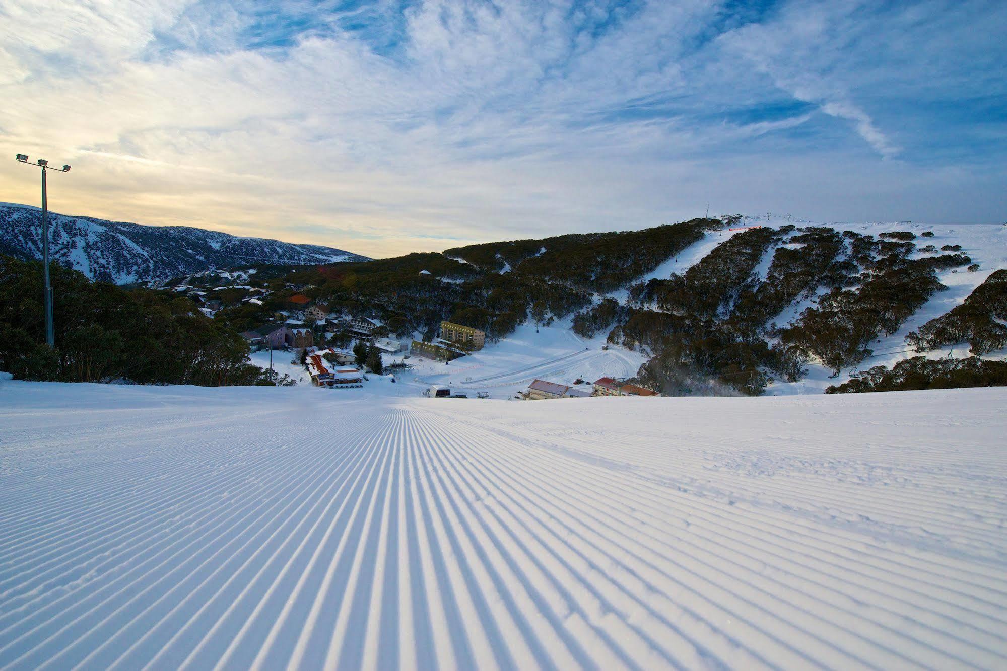 Falls Creek Hotel Bagian luar foto