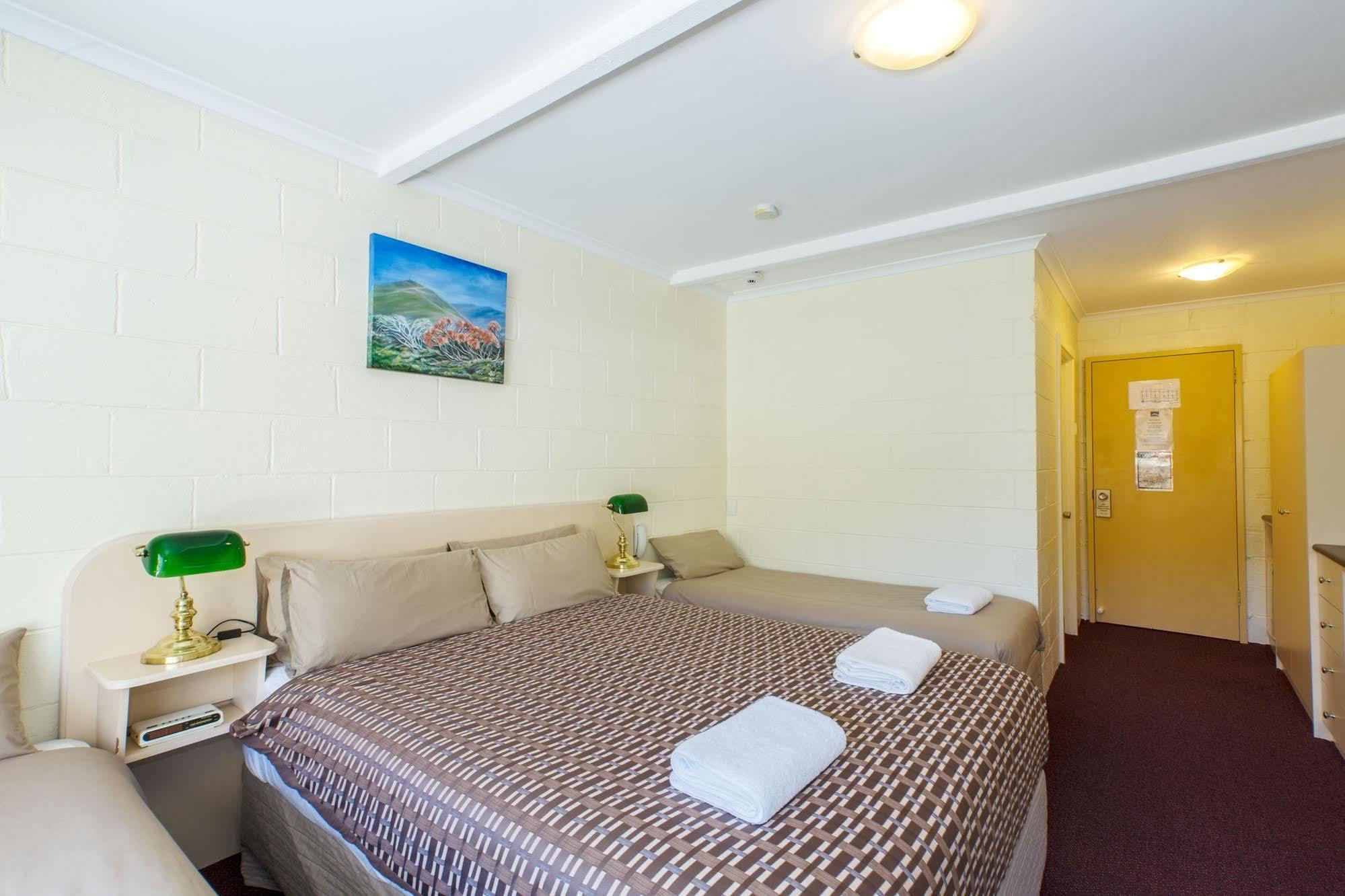 Falls Creek Hotel Bagian luar foto